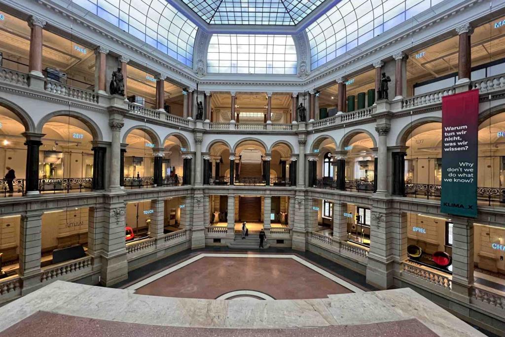 Berlin Postmuseum Innenhalle