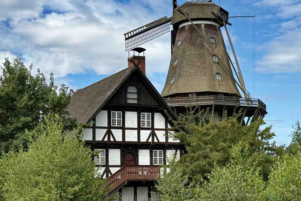 Brothaus mit Mühle Sanssouci Mühlenmuseum Gifhorn