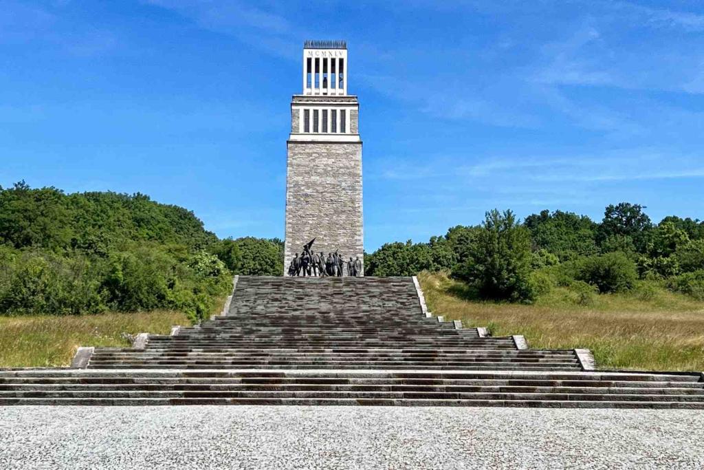 Mahnmal Glockenturm Denkmalgruppe