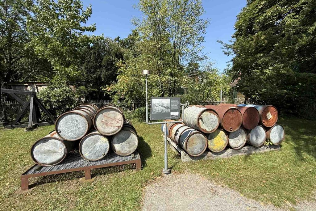 Wietze Erdölmuseum Ölfässer