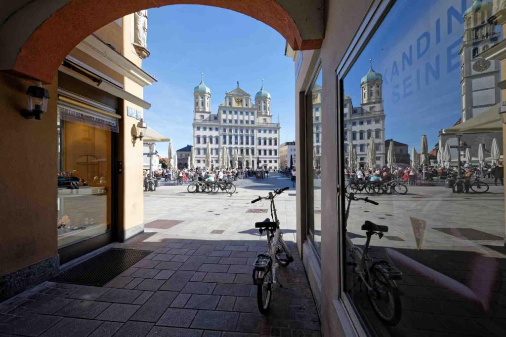 Augsburg Rathaus Spiegelung