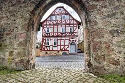Treysa Burggasse Fachwerkhaus Durchblick